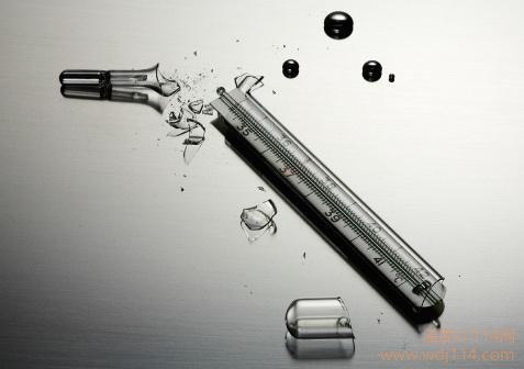 溫度計碎了，溫度計摔碎了水印怎么處理？